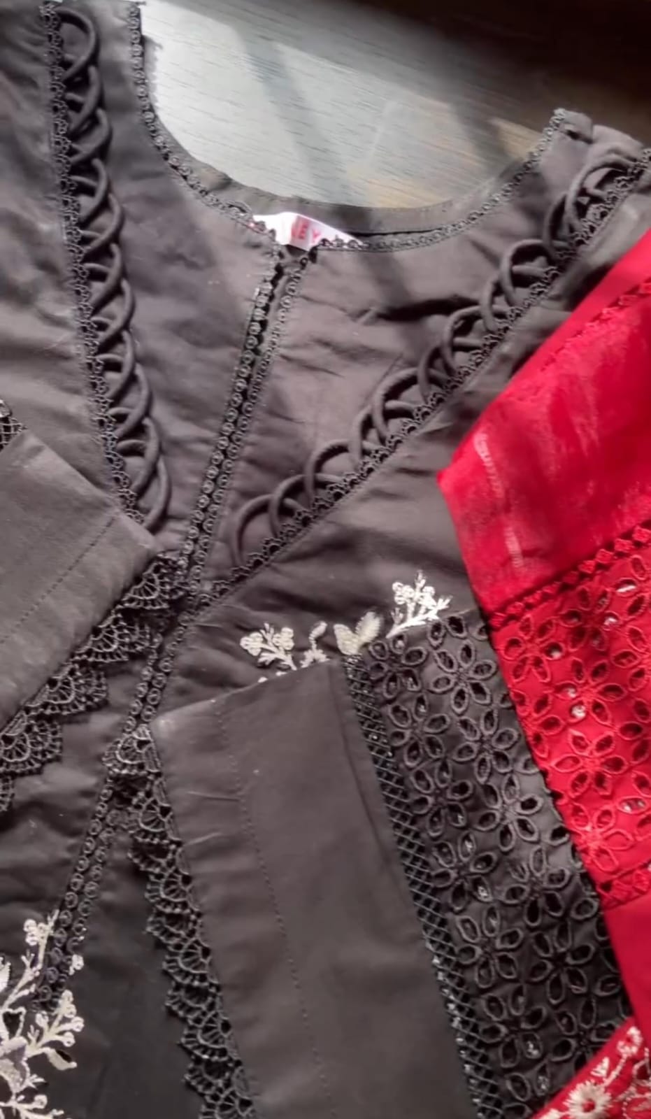 Beautiful Embroidered 3-Piece Suit ๐
