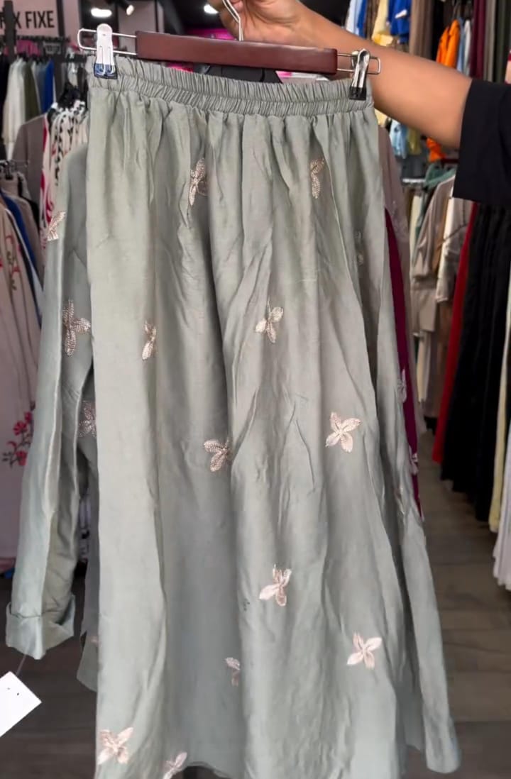 Beautiful Embroidery 2-Piece Suit ๐ธ