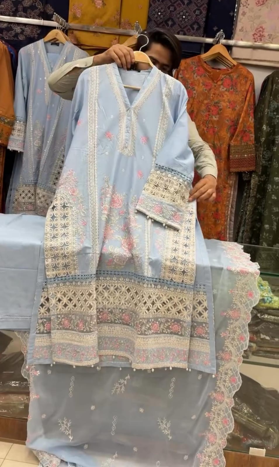 Elegant Embroidered 3-Piece Suit for Women 👑