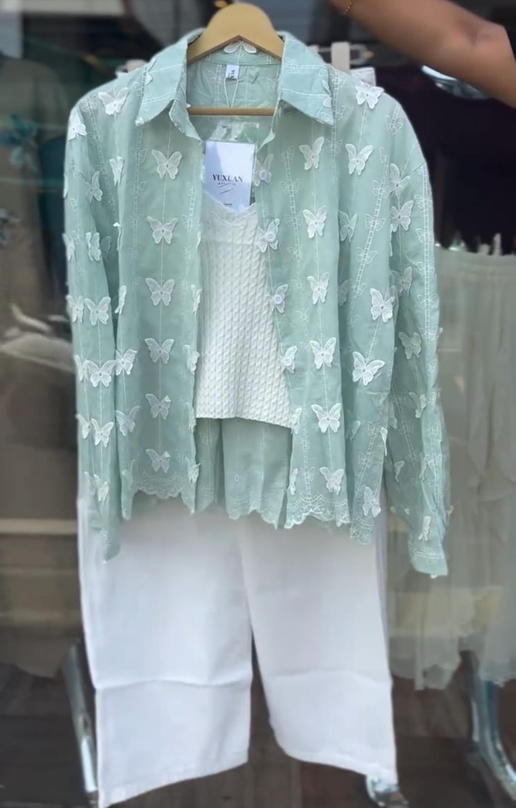 Trendy Women’s Set for Summer 2025 🌴
