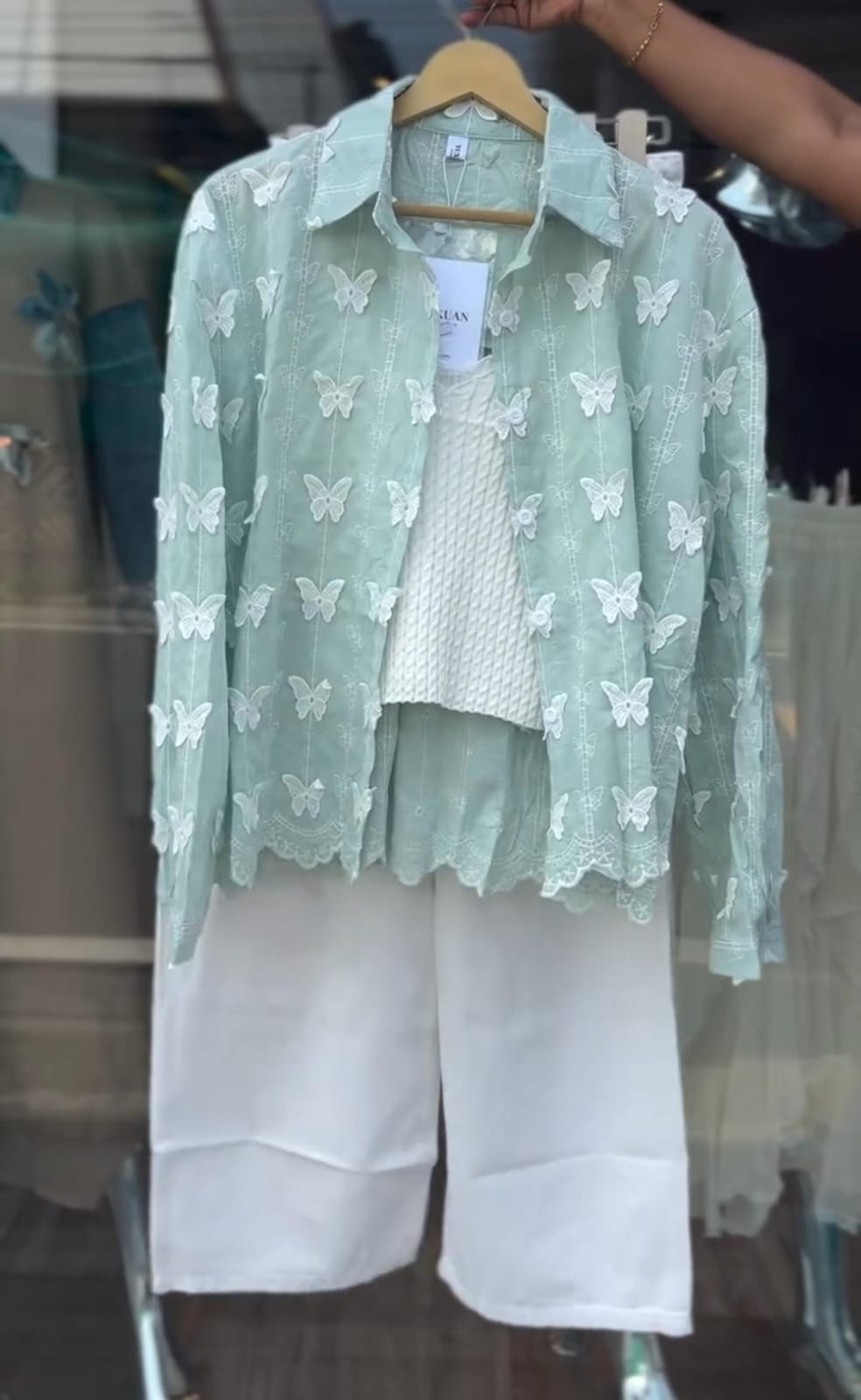 Trendy Women’s Set for Summer 2025 🌴