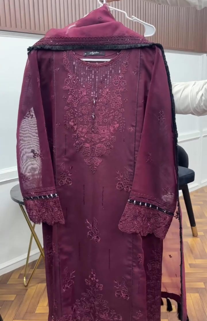 Luxury Embroidered 3-Piece Suit 💫