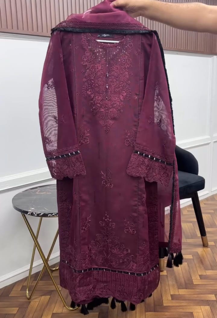 Luxury Embroidered 3-Piece Suit 💫