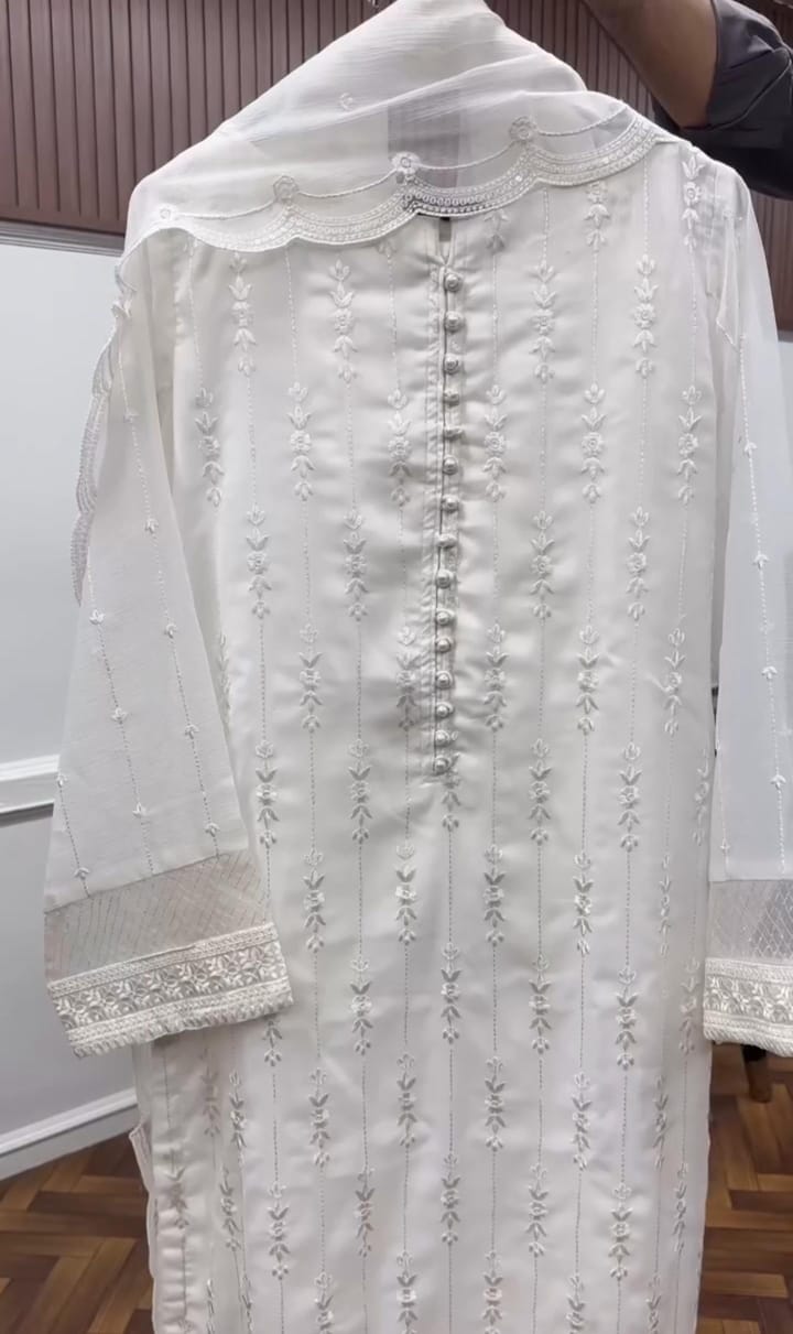 Luxury Embroidered 3-Piece Suit 💫