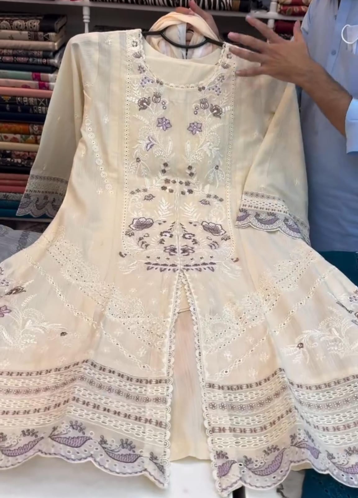 Women’s Chikankari 3-Piece Suit 💫