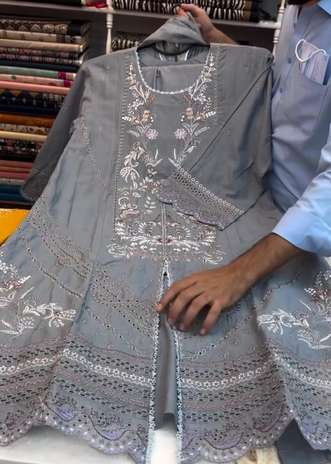 Women’s Chikankari 3-Piece Suit 💫