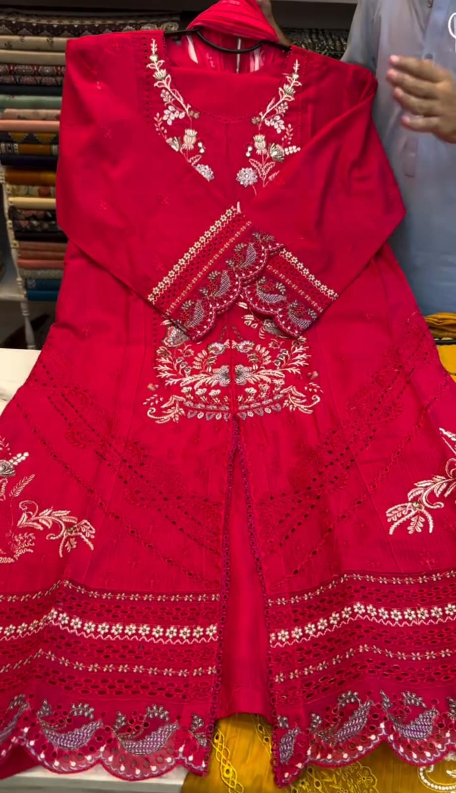 Women’s Chikankari 3-Piece Suit 💫