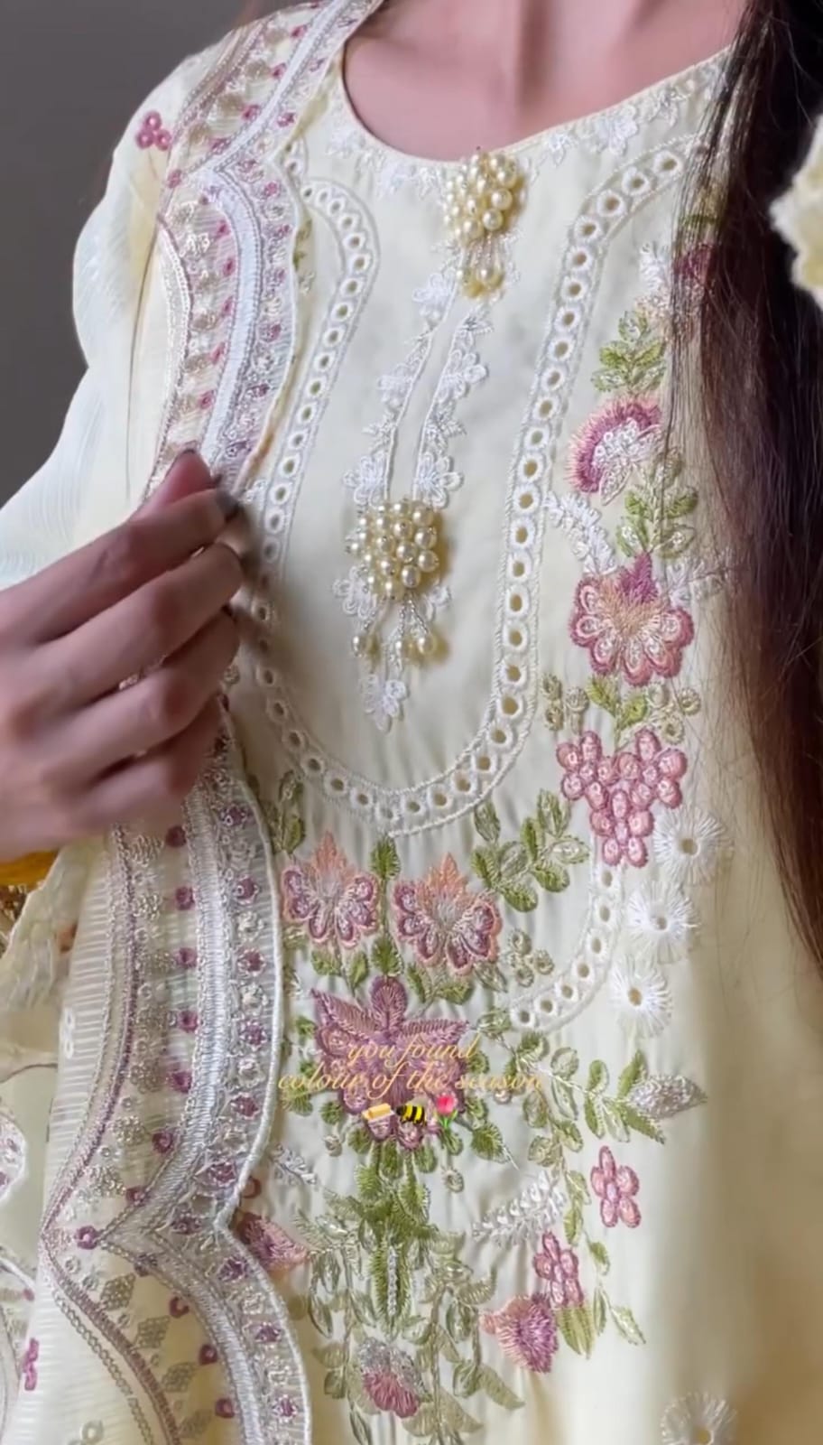 New Arrival – Embroidered 3-Piece Suit for Women 🆕