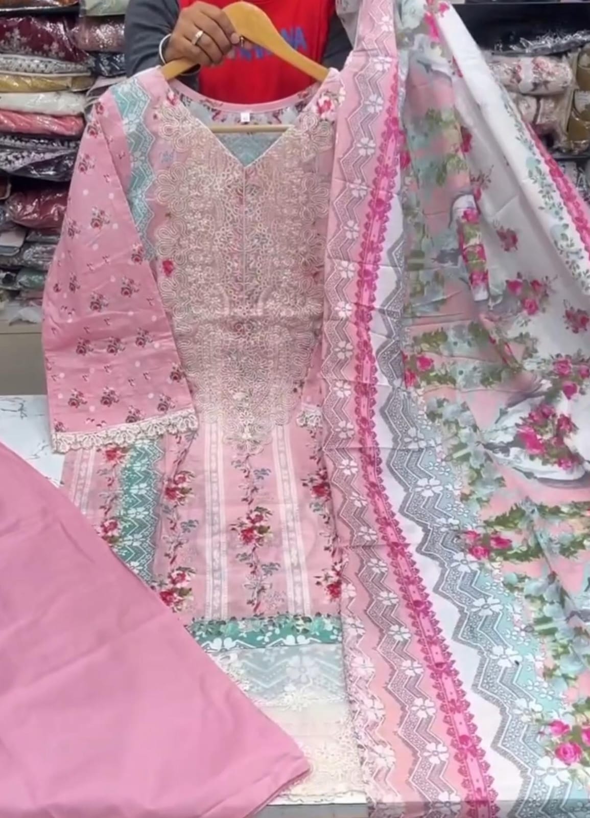 New Women’s Chikankari 3-Piece Suit 🌸