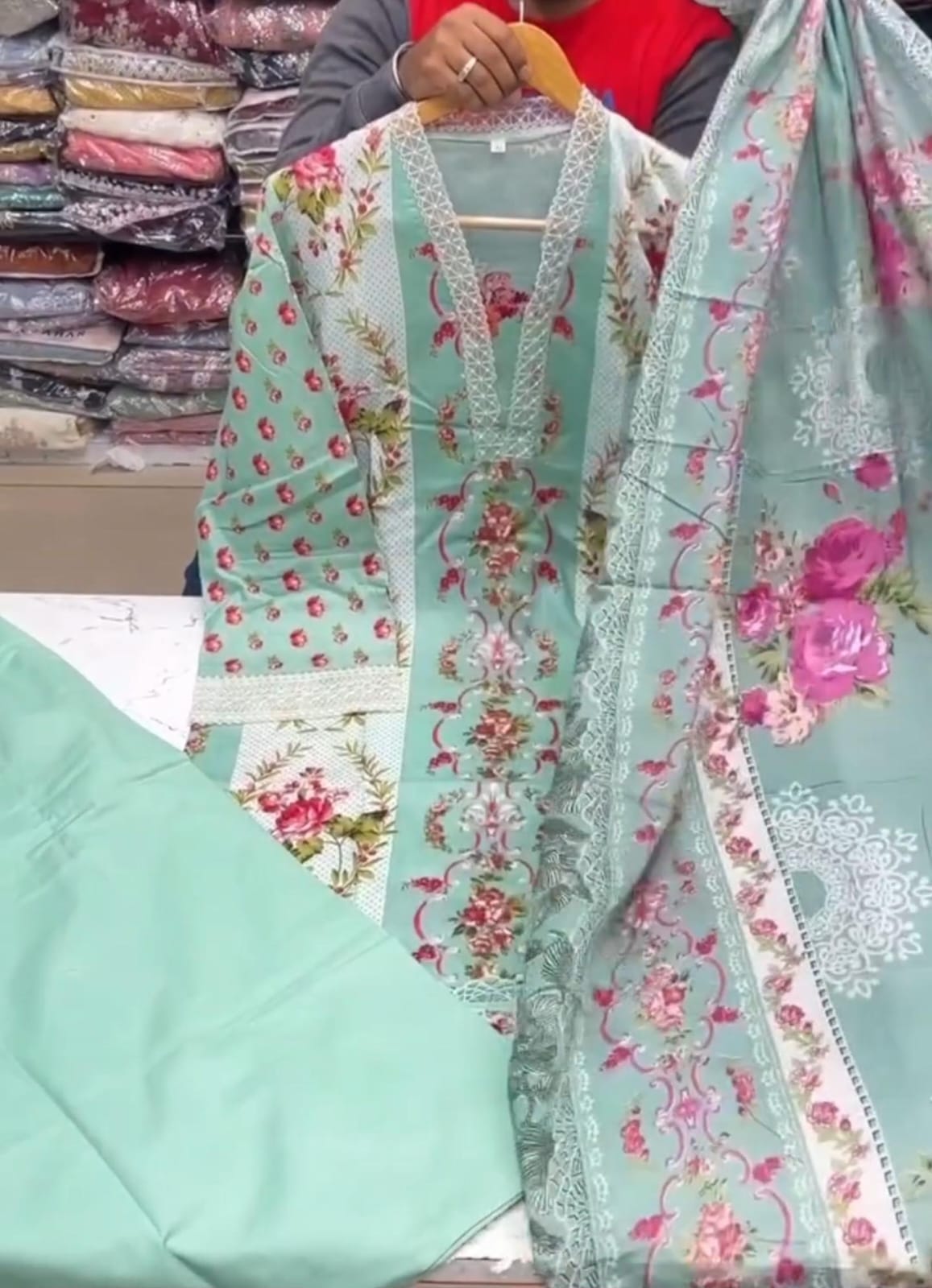 New Women’s Chikankari 3-Piece Suit 🌸