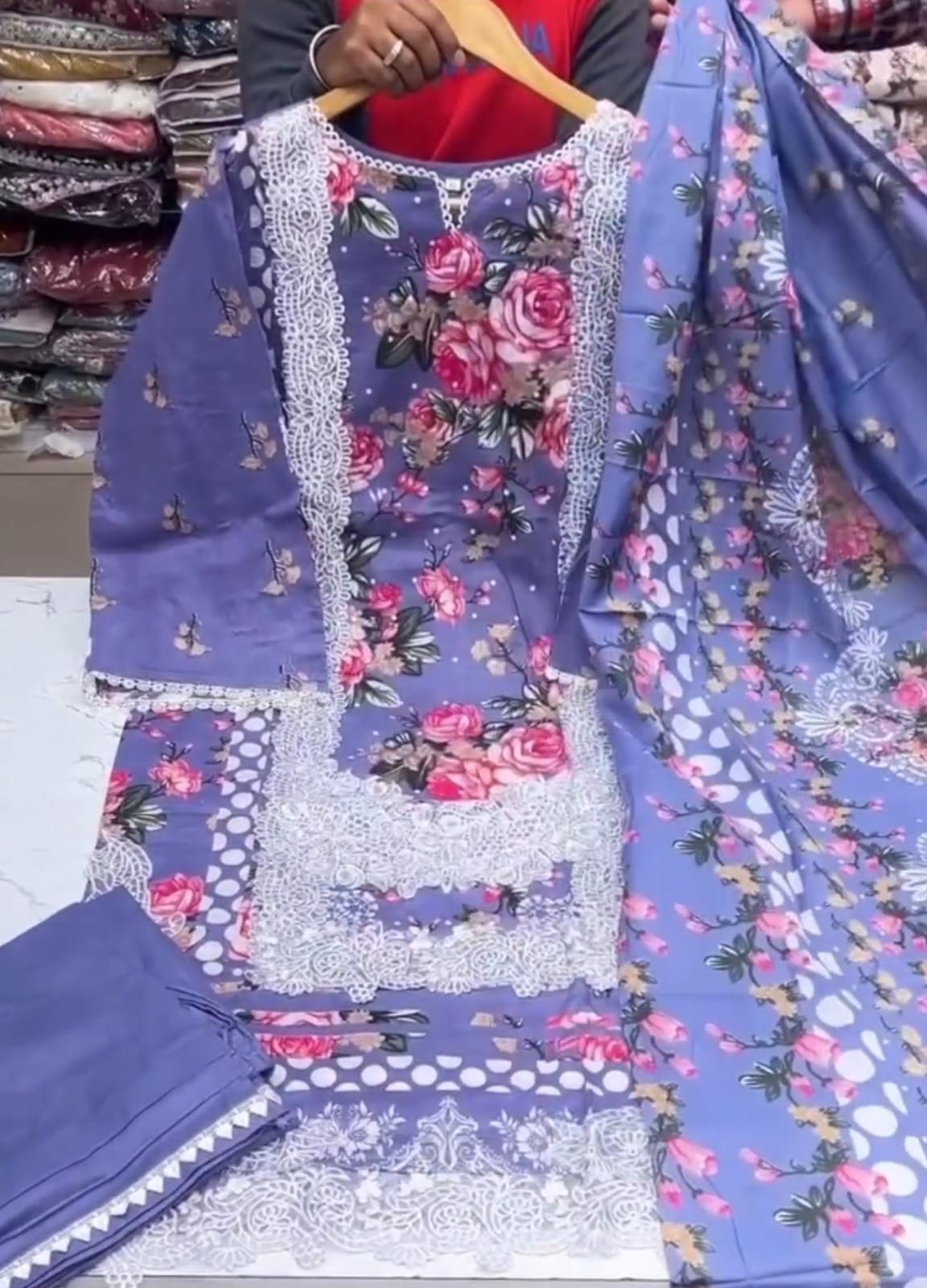 New Women’s Chikankari 3-Piece Suit 🌸