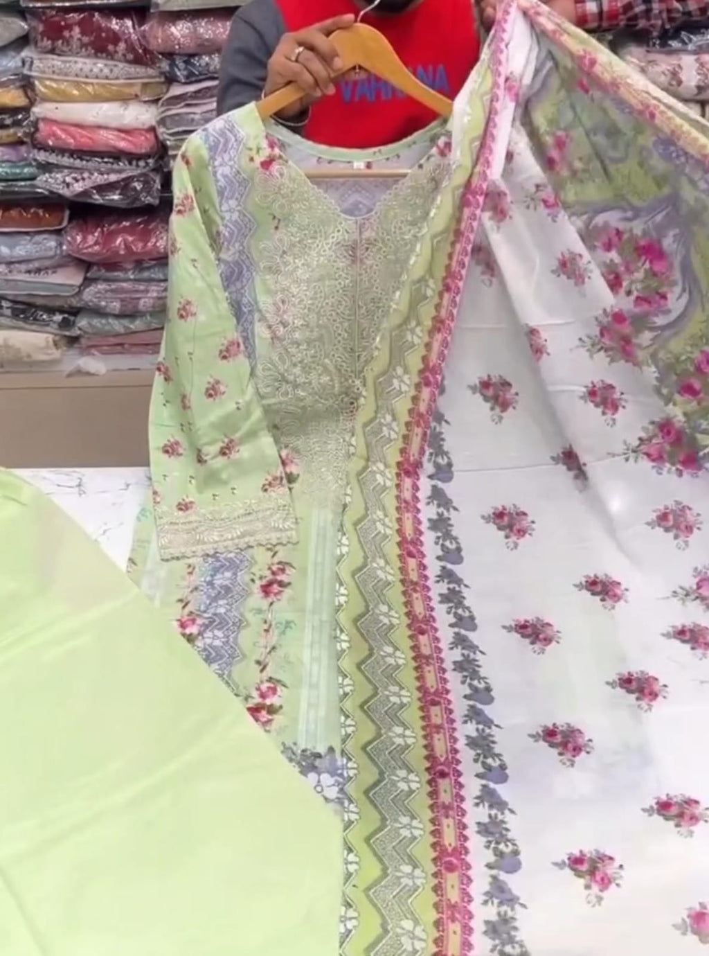 New Women’s Chikankari 3-Piece Suit 🌸