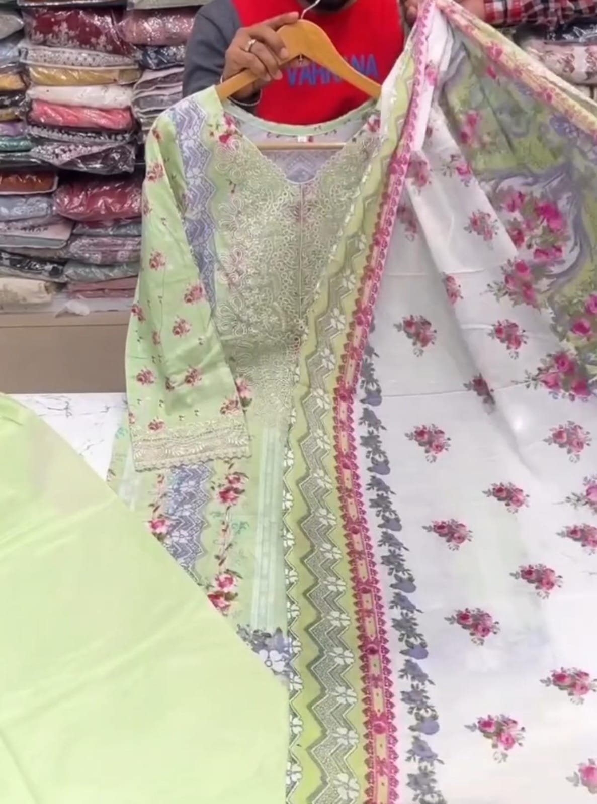 New Women’s Chikankari 3-Piece Suit 🌸